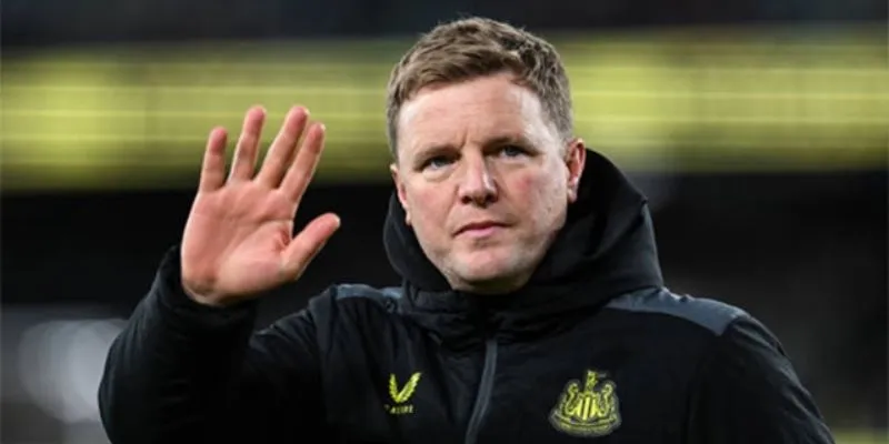 HLV Howe đang chịu áp lực lớn sau trận thua MU