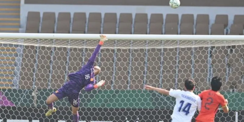 Thủ môn Li Hao đang chơi rất hiệu quả